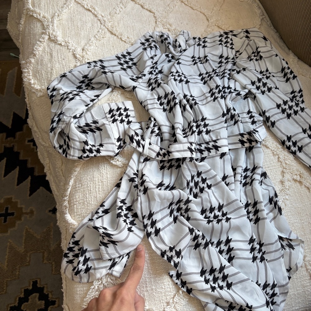 Reitmans Black & White Grid Houndstooth Button-Up Blouse - Picture 9 of 10